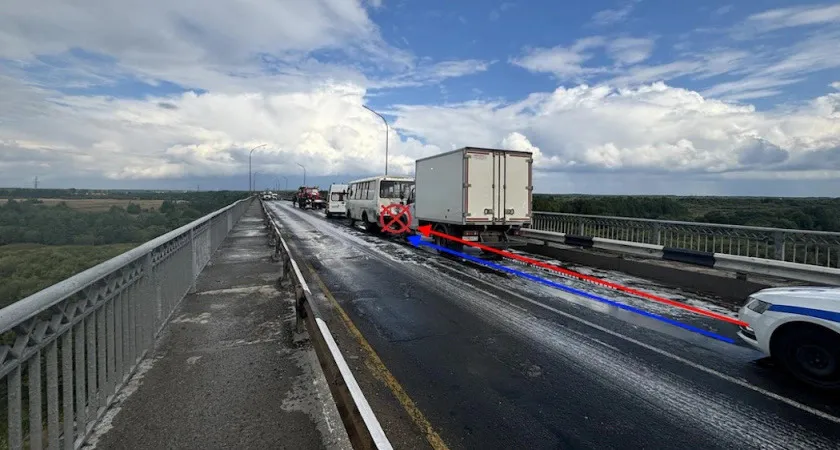 В Коми из-за столкновения "Газели" и автобуса получили увечья 6 человек
