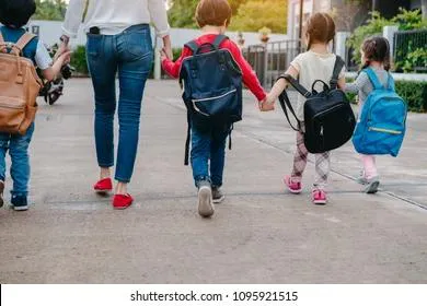 Россиянам не на что собирать детей к школе