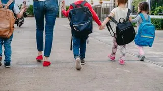 Россиянам не на что собирать детей к школе