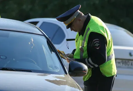 Верховный суд разрешил давний спор: можно ли обгонять трактор или экскаватор через сплошную