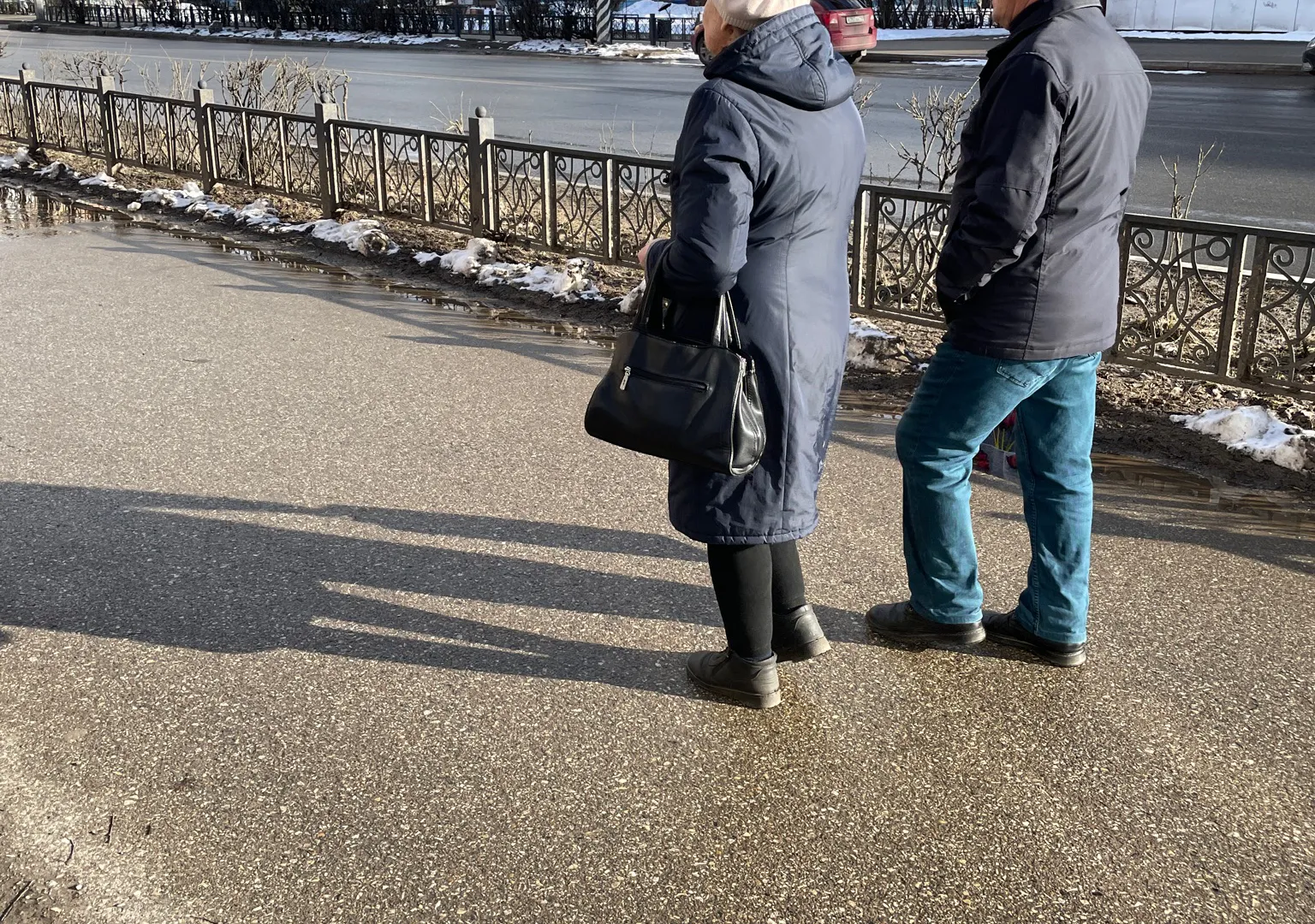 Почему в апреле будут снижать пенсионные выплаты тем, кто прописан в квартире не один