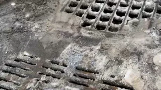 Во Владимире в микрорайоне Доброе за вчерашний день очистили около 20 ливнеприёмников