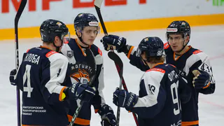 «Магнитка» творит чудеса: дебютант ВХЛ пробился в плей-офф
