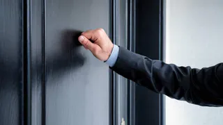 Соцфонд будет проверять места фактического проживания своих клиентов