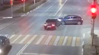 У больницы Семашко столкнулись две легковушки