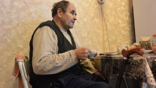 Соседи воюют с инвалидом за место на парковке - пробивают колеса и пишут записки с угрозами