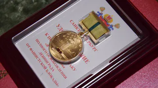 Глава Ухты Османов вручил почетные знаки блокадникам