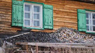 Утеплить и застеклить балкон: где заказать окна во время ремонта?