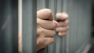 В попытке защититься 