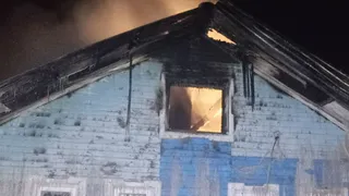 Из-за неисправных печей в Коми горели дом и гараж