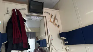 Пассажир с верхней полки купе предложил поменяться местами: вот какие "плюшки" я получил при согласии на обмен - полезно знать каждому 