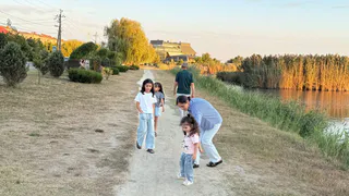 Почему в СССР детей с малых лет отпускали играть на улицу, а сейчас всегда и везде водят за руку до 12 лет

