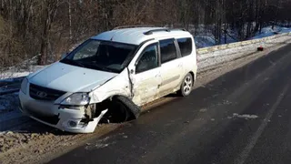 Засмотревшийся в телефон водитель протаранил встречную машину под Стародубом