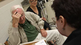 Свет против деменции: российские ученые разработали инновационный метод лечения