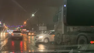 Грузовик столкнулся с Фольксвагеном на Московском шоссе