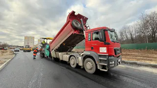 В районе ДДЮТ во Владимире продолжаются работы по ремонту дорожного полотна