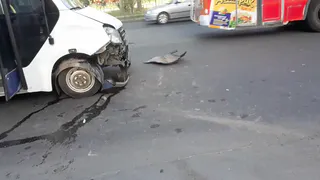 ДТП на улице Советской Армии - не смогли разъехаться "китаец" и маршрутка