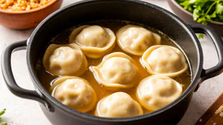 Не "лаврушка" и не петрушка: Что добавить в бульон для пельменей — вкус как в элитном 5-звёздочном ресторане