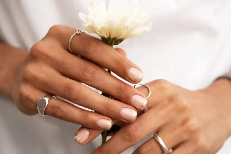 Майский тренд: идеи для маникюра на короткие ногти — легко сделать дома