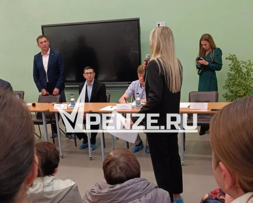 Без фарса о наболевшем: как прошла встреча главы города с жителями Зари