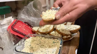 Поставлю на новогодний стол 3 блюда из печени трески: быстрые и вкусные закуски с ароматом моря сметут до боя курантов