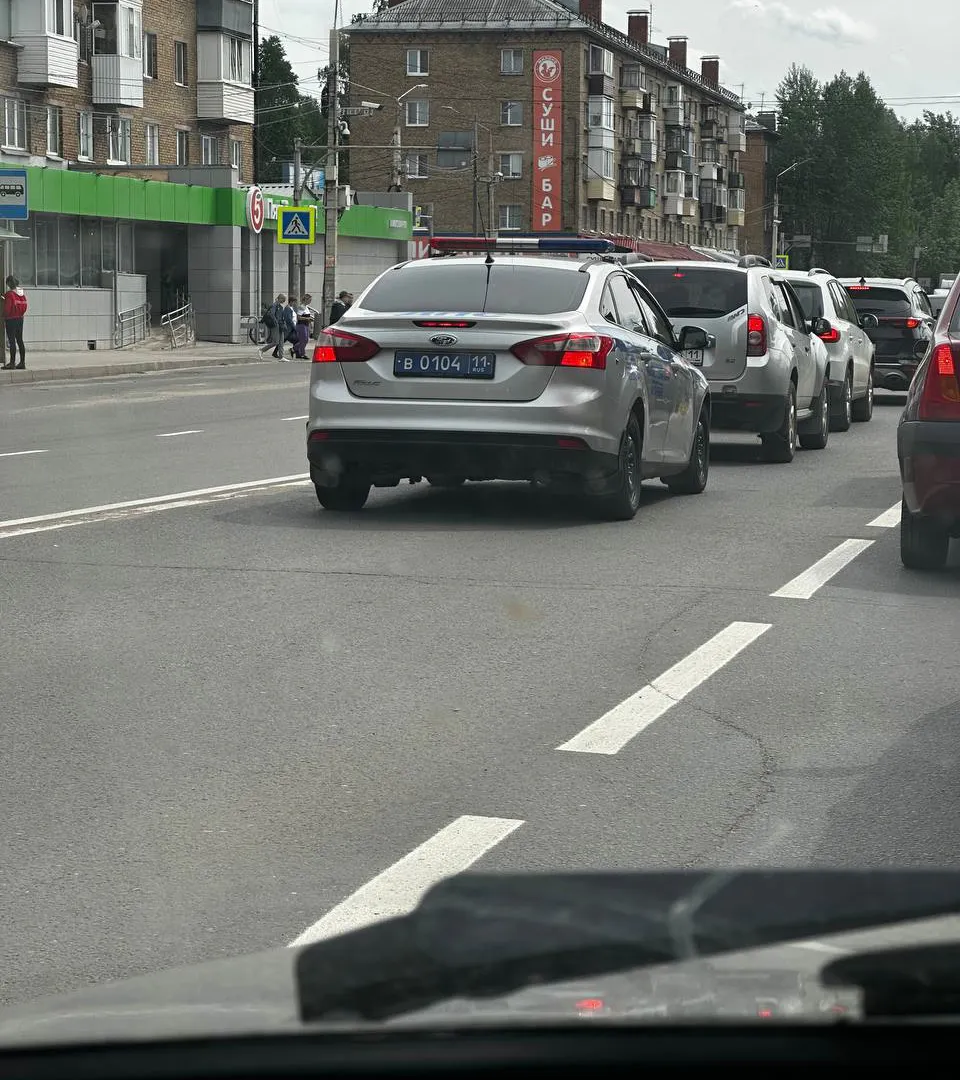 С 11 октября за эти предметы в бардачке начнут лишать прав: водителей ждет новый неприятный сюрприз