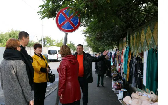 В Брянске местным жителям запрещают торговать возле Центрального рынка