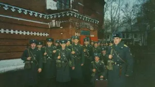 Олег Денисов и Алексей Фомин поделились студенческими снимками в Сети 
