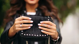 Стилисты назвали тренд среди аксессуаров для женщин на весну 2024 года