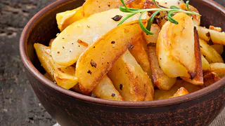 Три ложки: лайфхак для идеальной хрустящей картошки без использования масла