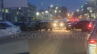 Три машины: из-за аварии в центре Рязани образовался затор