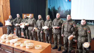 Пироги, конфеты и 40 кг чак-чака: нижнекамские срочники получили сладкие подарки