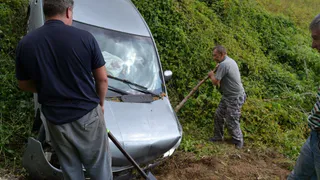 Высота 67 метров: в Пронске легковой автомобиль улетел с холма