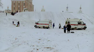 Опасный кремлевский вал: во время катания пострадали женщина и ребенок