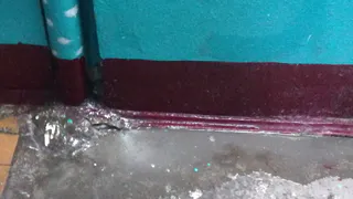 Дом стоял без крыши: на Белякова из-за дождя затопило многоэтажку