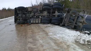 На трассе Кожва — Чикшино в кювет улетел нефтевоз