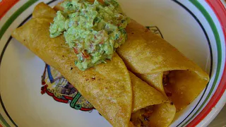 Берем кефир и творог — через несколько минут завтракаем лепешками вкуснее сырников: просто, быстро и сытно