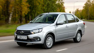 Подарили тестю кошмар вместо машины: новая Lada Granta не доехала до дома - вернулась в салон на эвакуаторе