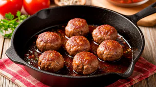 Из фарша теперь лишь так и готовлю, обычные рецепты в прошлом. Давненько мы не ели такие классные тефтельки