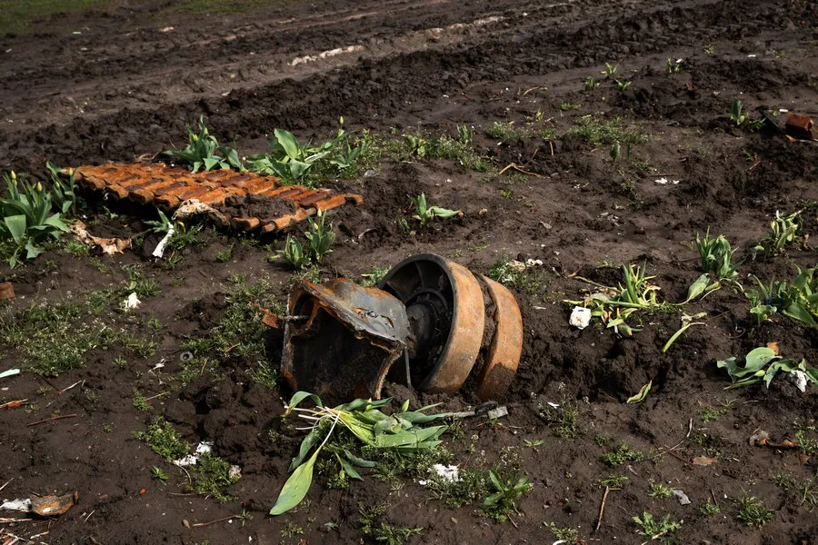 От компостной ямы на даче отказалась давно — есть удобный способ: делаю экологичное удобрение только так