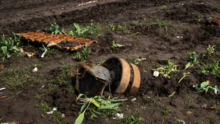 От компостной ямы на даче отказалась давно — есть удобный способ: делаю экологичное удобрение только так