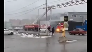 В Рязани загорелся автосервис: пожар потушили за полчаса