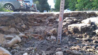 Рязанцам пообещали сделать дорогу в сентябре, но денег на латание ям не нашлось