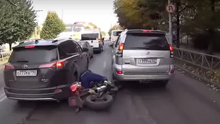 В Рязани мотоциклист зацепил сразу  две "Тойоты"