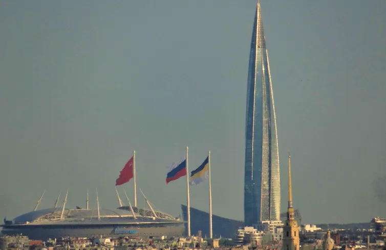 Пригожин молчать не стал: вокруг трех российских флагов в Санкт-Петербурге разгорелся скандал