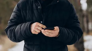 22-летний житель Гусь-Хрустального украл телефон у знакомого, лежащего без сознания