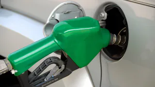 Точно останетесь без машины: названа самую опасную марку бензина. Не вздумайте заливать