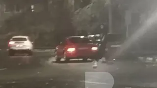 Возле Вознесенского храма в Рязани автомобиль влетел в припаркованную машину