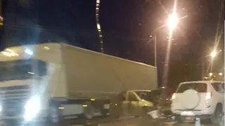 На Южной окружной столкнулись три легковушки