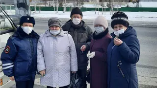 Зачем пассажирам пригородных автобусов раздали фонарики? 